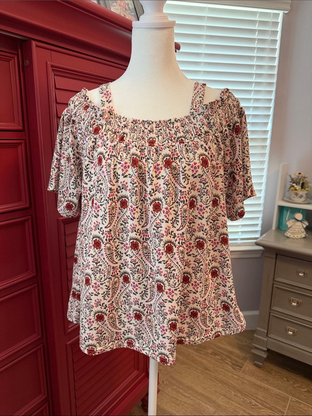 MELLODAY Cream Floral Paisley Off-Shoulder Blouse